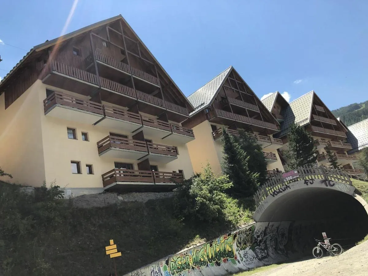 Charmant 3 Pieces 6 Pers Avec Balcon Et Parking, A 700M Du Centre De Valloire - Fr-1-263-222